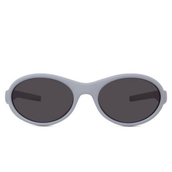 Givenchy Oval Sunglasses in Soft Matte Gray Unisex GV40065I - Picture 6 of 8